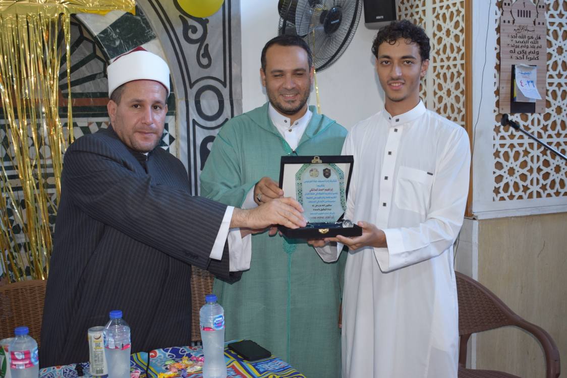 تكريم الحافظ إبراهيم أحمد المالكى تكريم الحافظ إبراهيم أحمد المالكى