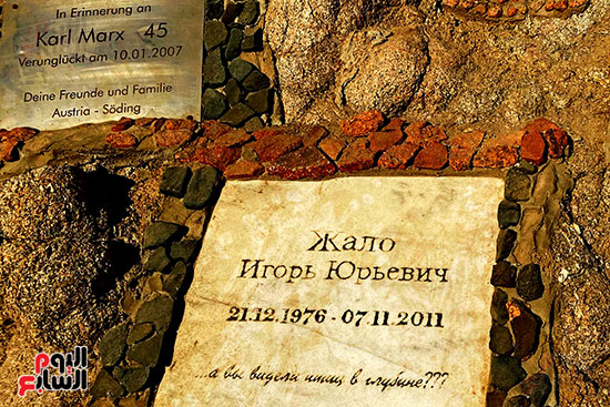 لوحات التكريم على شواطئ دهب ذكرى لأرواح غاصت في أعماق البلو هول (12)