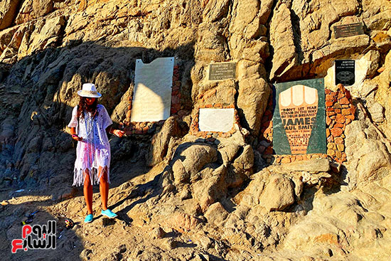 لوحات التكريم على شواطئ دهب ذكرى لأرواح غاصت في أعماق البلو هول (4)