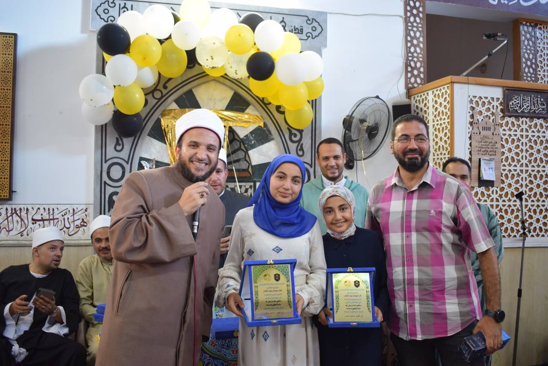 تكريم الأختين لارا وملك عصام تكريم الأختين لارا وملك عصام