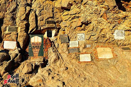 لوحات التكريم على شواطئ دهب ذكرى لأرواح غاصت في أعماق البلو هول (5)