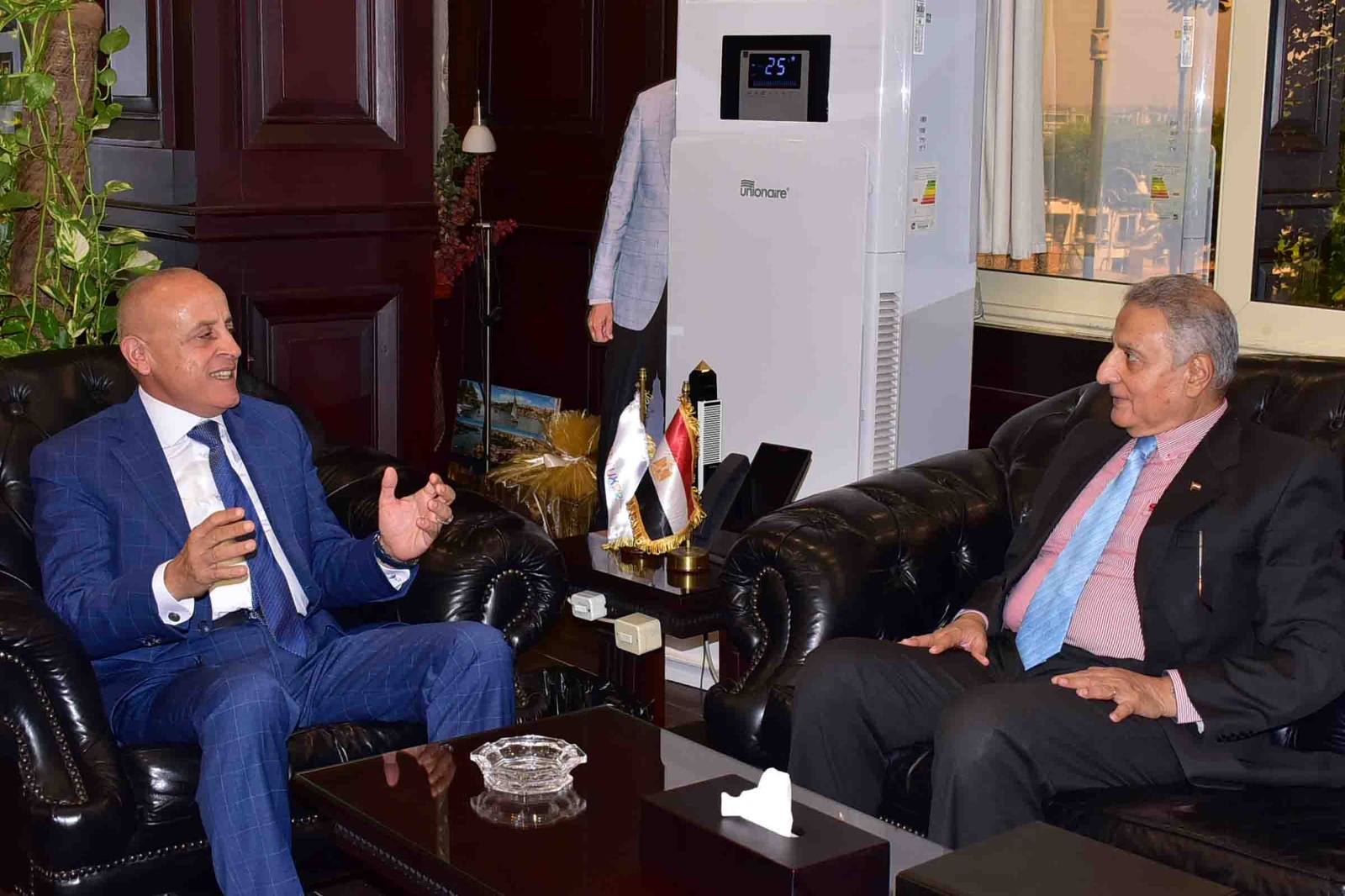 محافظ الأقصر يستقبل مدير صندوق مكتبات مصر العامة