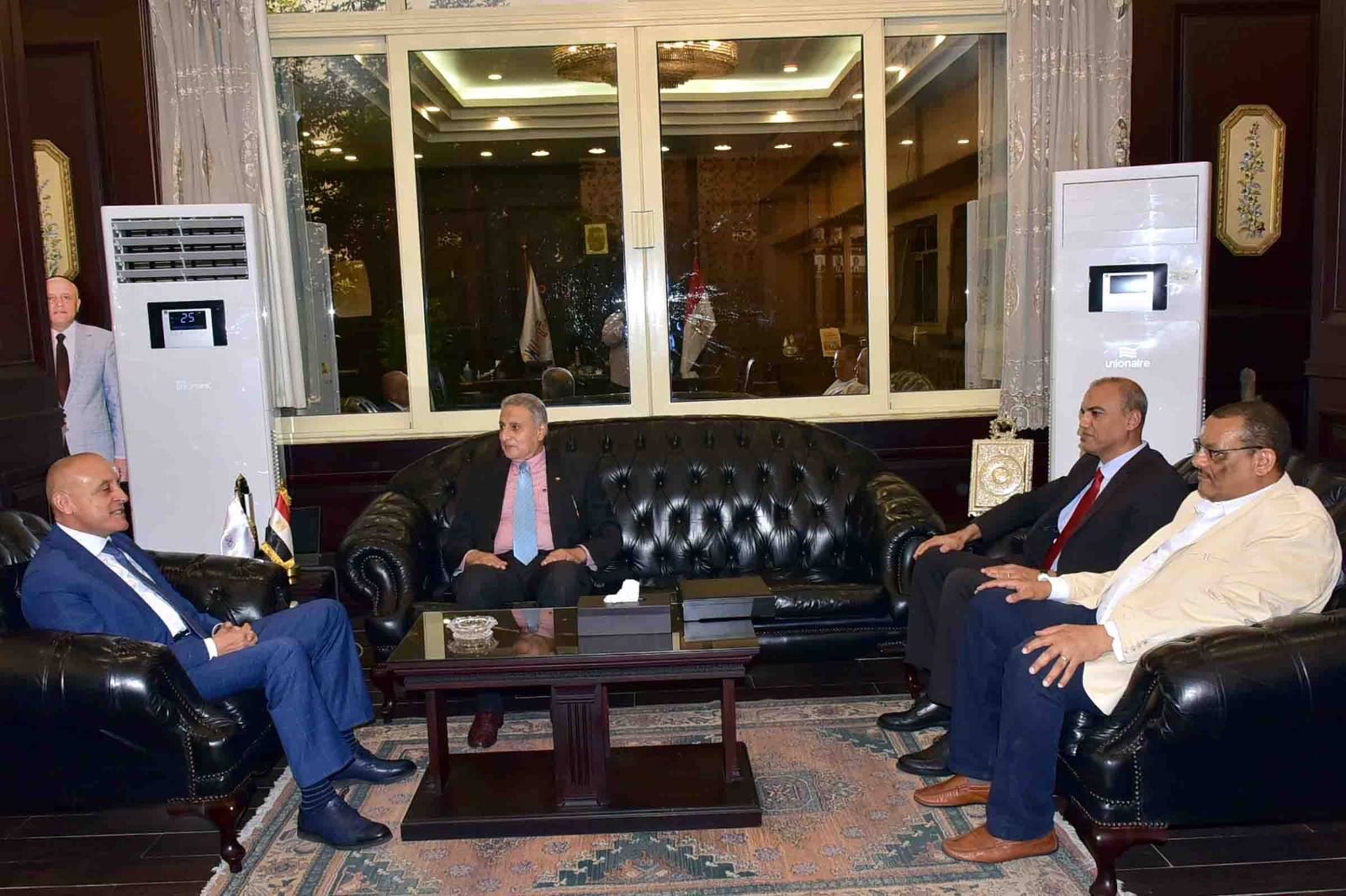 لقاء مدير صندوق مكتبات مصر العامة للتأكيد على نشر الثقافة