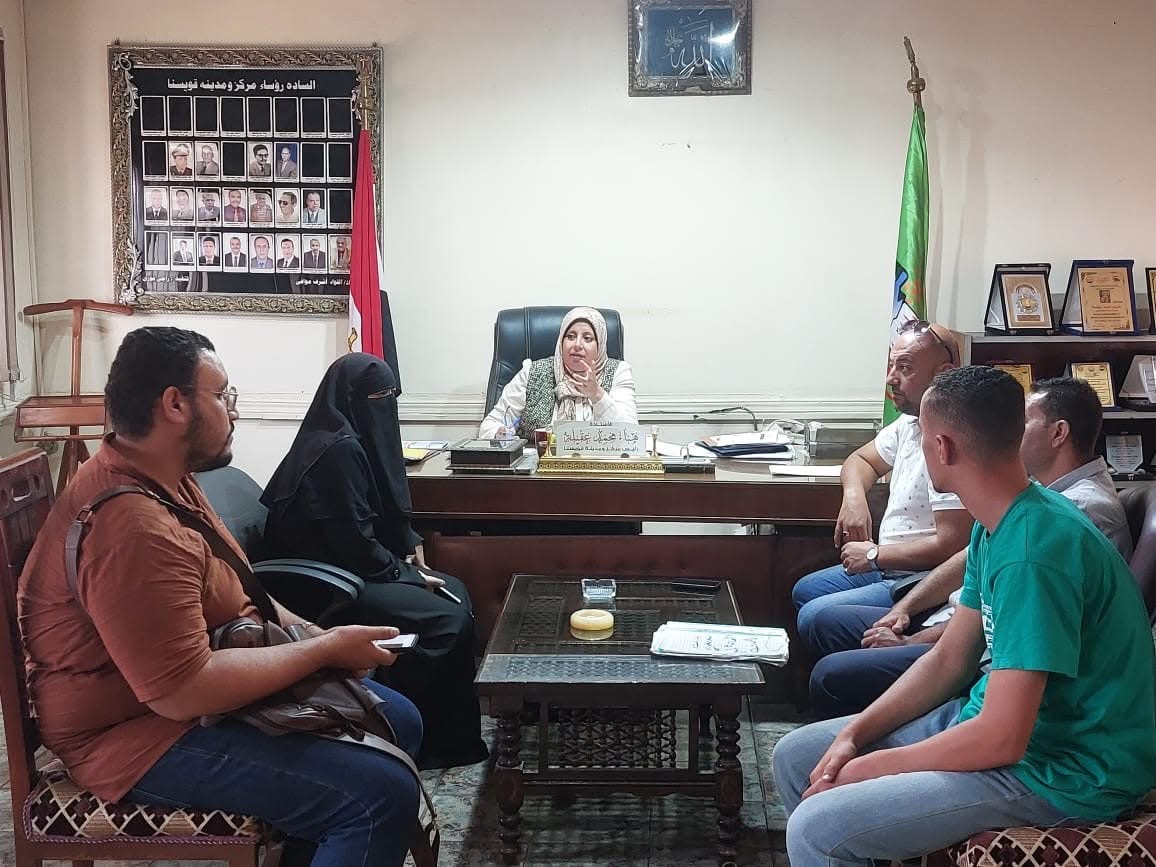 رئيس مدينة قويسنا تستقبل المواطنين لبحث مطالبهم وتحسن الخدمات المقدمة