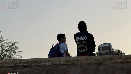 الأخوين يذهبان لمباراة القمة بتيشرت الزمالك