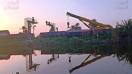 ونش-عملاق-لرفع-آثار-حادث-قطار-البضائع-فى-بنى-سويف-(4)