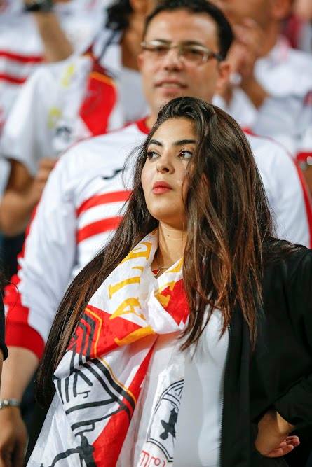 عاشقة تتابع الزمالك في مباراة السوبر عاشقة تتابع الزمالك في مباراة السوبر