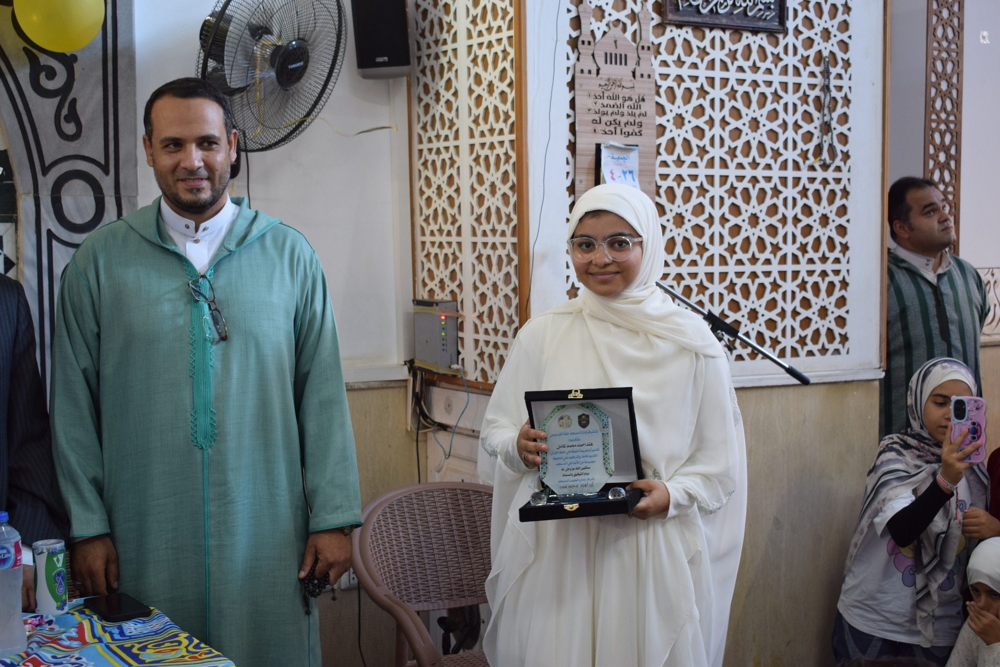 تكريم الحافظة هند أحمد محمد كامل تكريم الحافظة هند أحمد محمد كامل