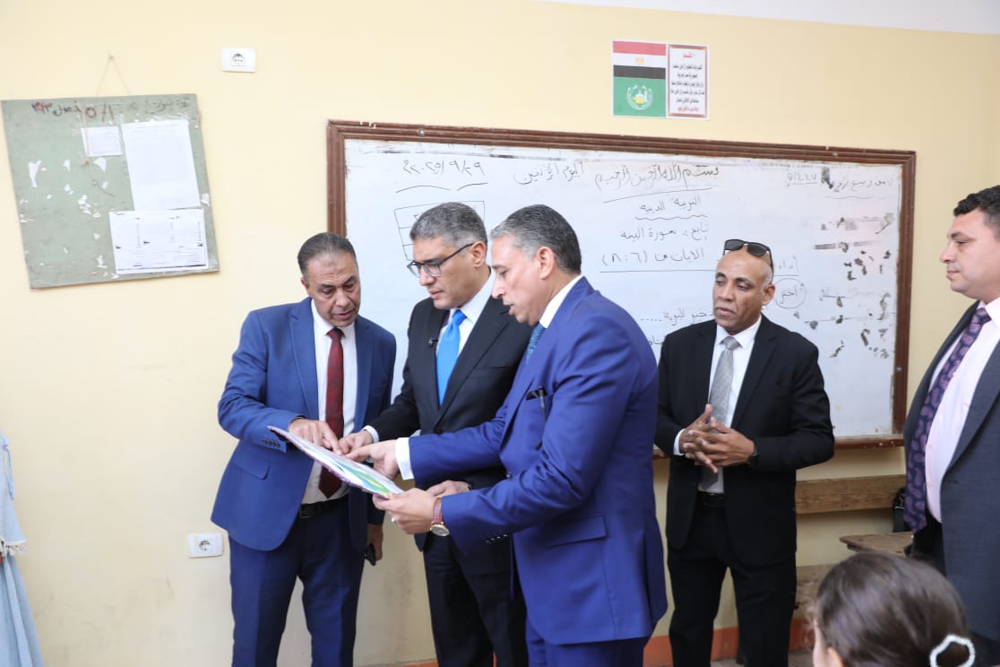 محافظ الجيزة يتابع انتظام الدراسة بعدد من مدارس أبو النمرس (7)