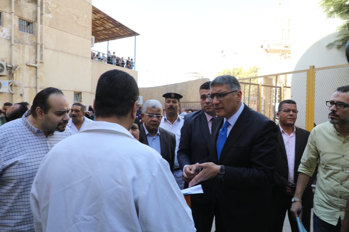 محافظ الجيزة يغير مسار جولته ويفاجئ مستشفى أبو النمرس المركزي (10)