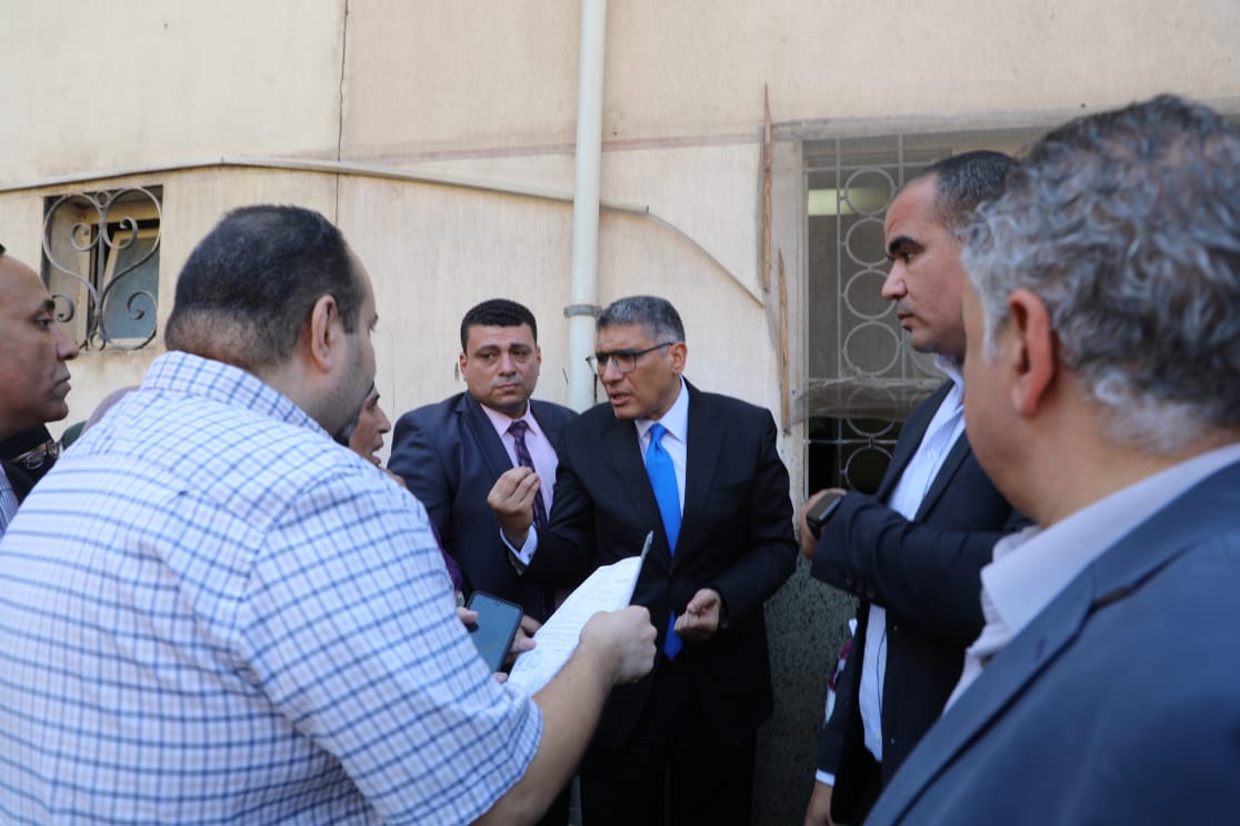 محافظ الجيزة يغير مسار جولته ويفاجئ مستشفى أبو النمرس المركزي (1)