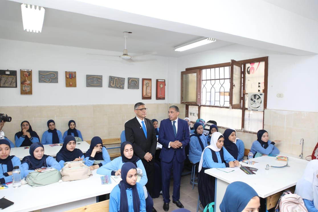 محافظ الجيزة يتابع انتظام الدراسة بعدد من مدارس أبو النمرس (4)