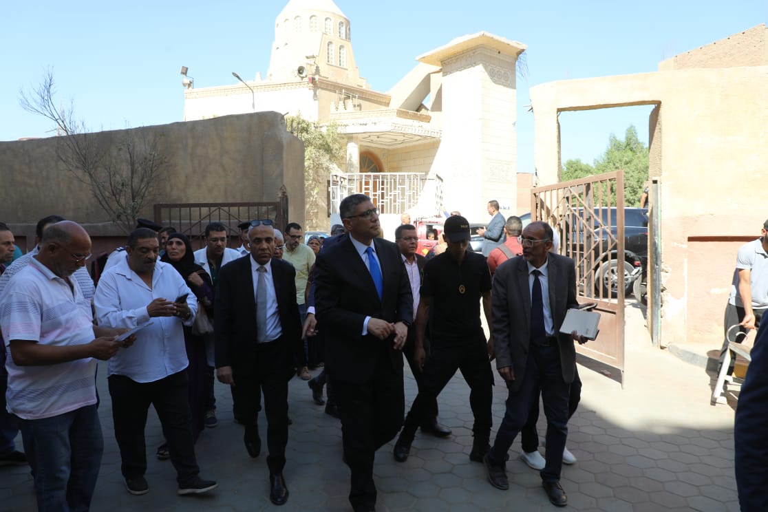 محافظ الجيزة يغير مسار جولته ويفاجئ مستشفى أبو النمرس المركزي (11)