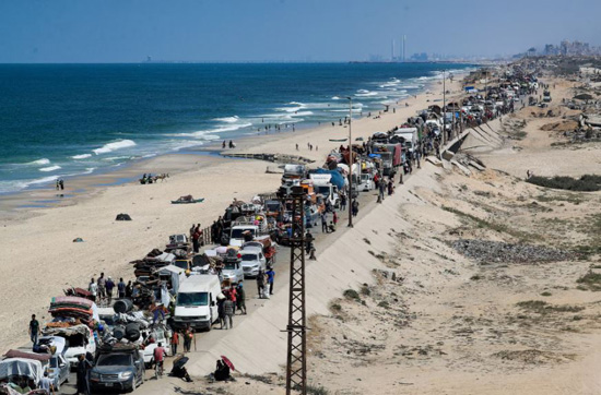 فرار أهالى غزة من قصف إسرائيل (9)