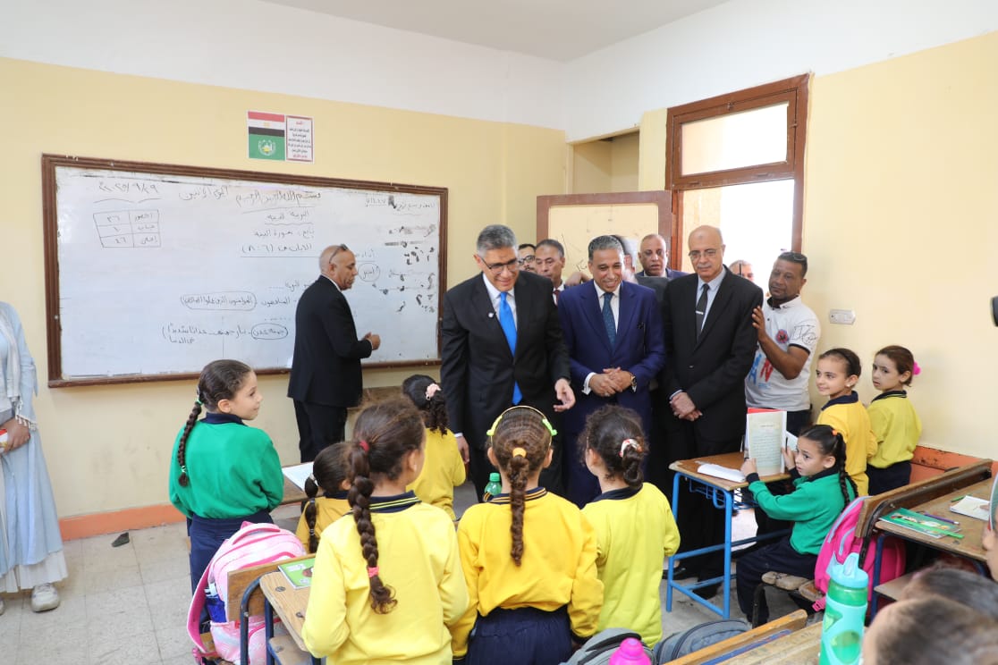 محافظ الجيزة يتابع انتظام الدراسة بعدد من مدارس أبو النمرس (3)