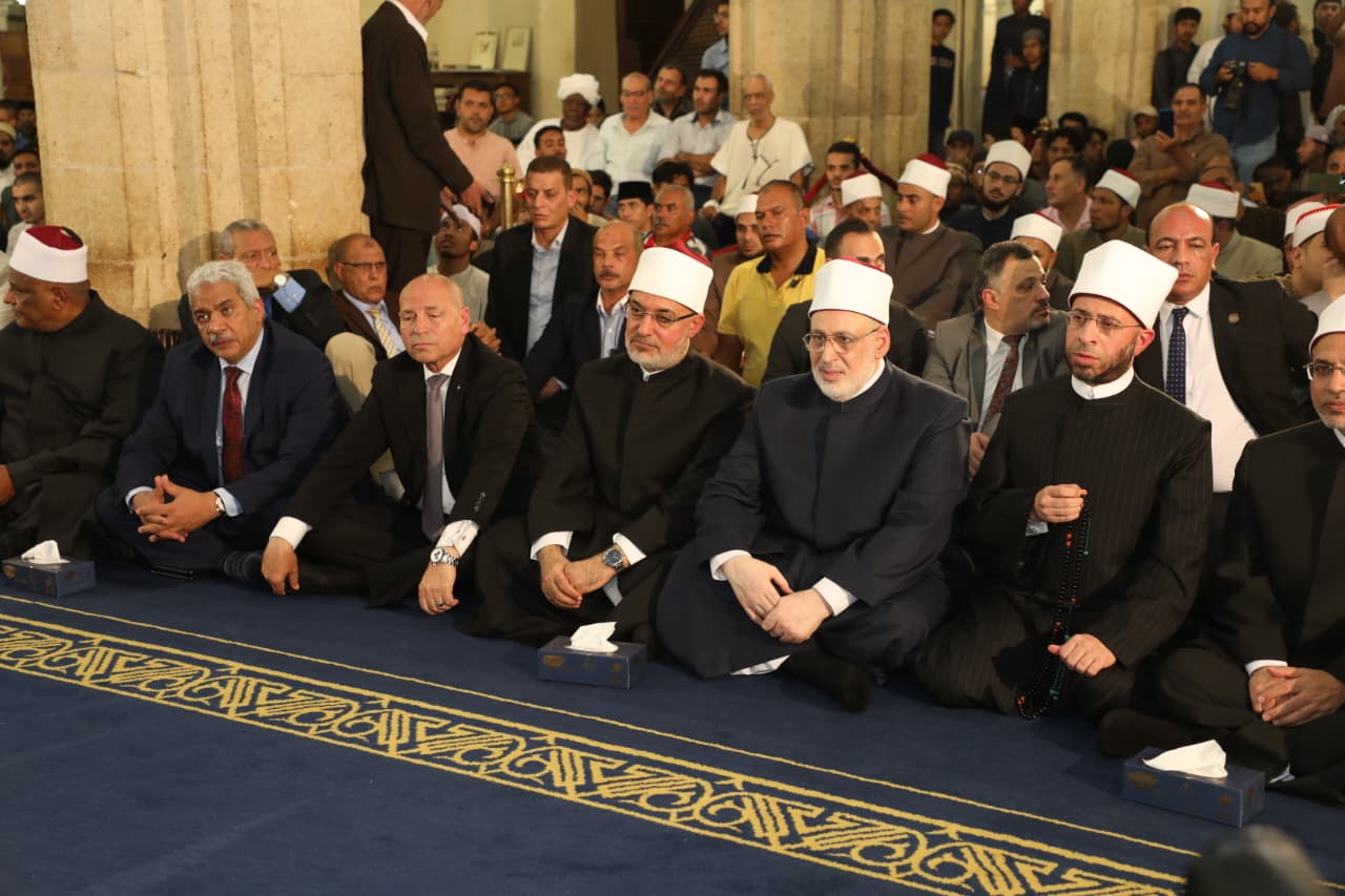وزير الأوقاف ومحافظ القاهرة خلال الاحتفالية وزير الأوقاف ومحافظ القاهرة خلال الاحتفالية
