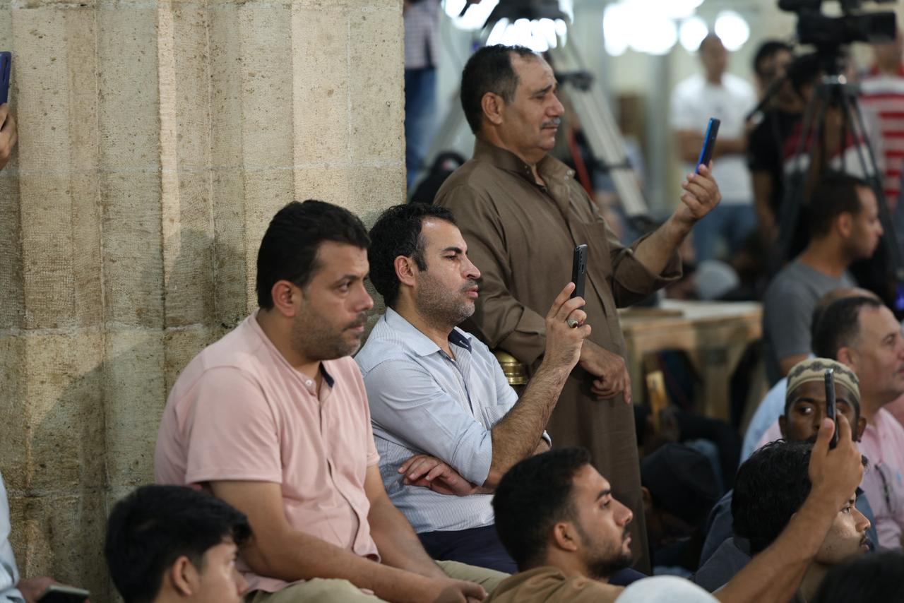 خشوع المصلين