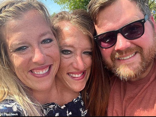 التوأم مع زوج آبى