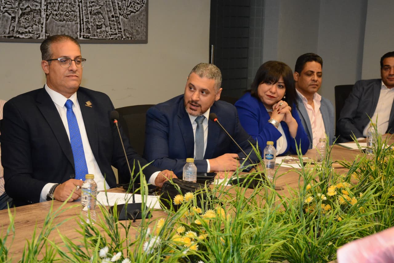 خلال الندوة (3)