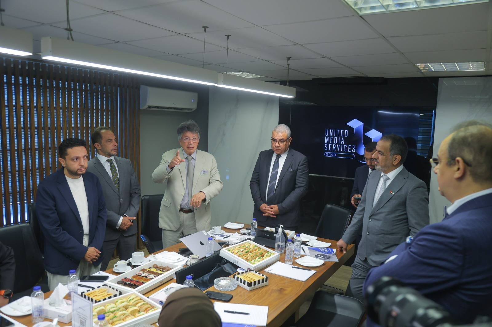 جانب من اللقاء بين الشركة المتحدة والوفد الإماراتي