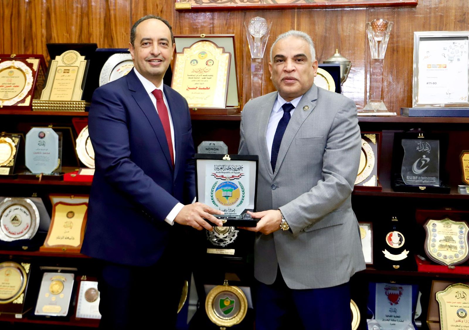 الدكتور محمد حسين رئيس جامعة طنطا و الدكتور عمرو عثمان مدير صندوق مكافحة الإدمان