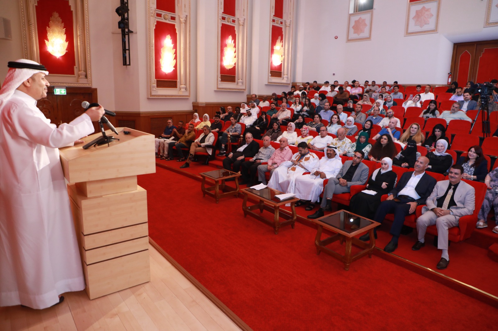 خلال الأمسية الشعرية