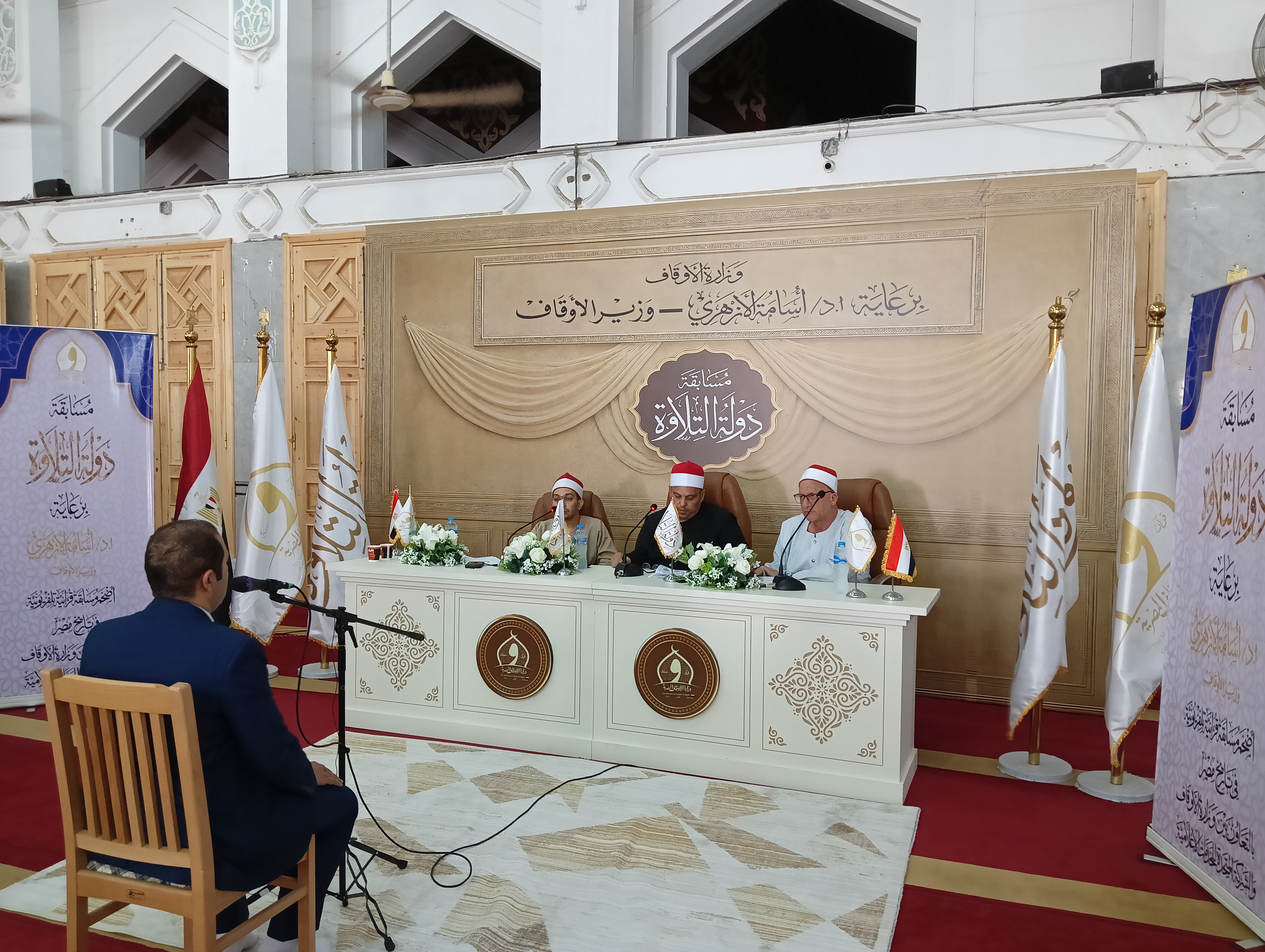 جانب من المسابقة جانب من المسابقة