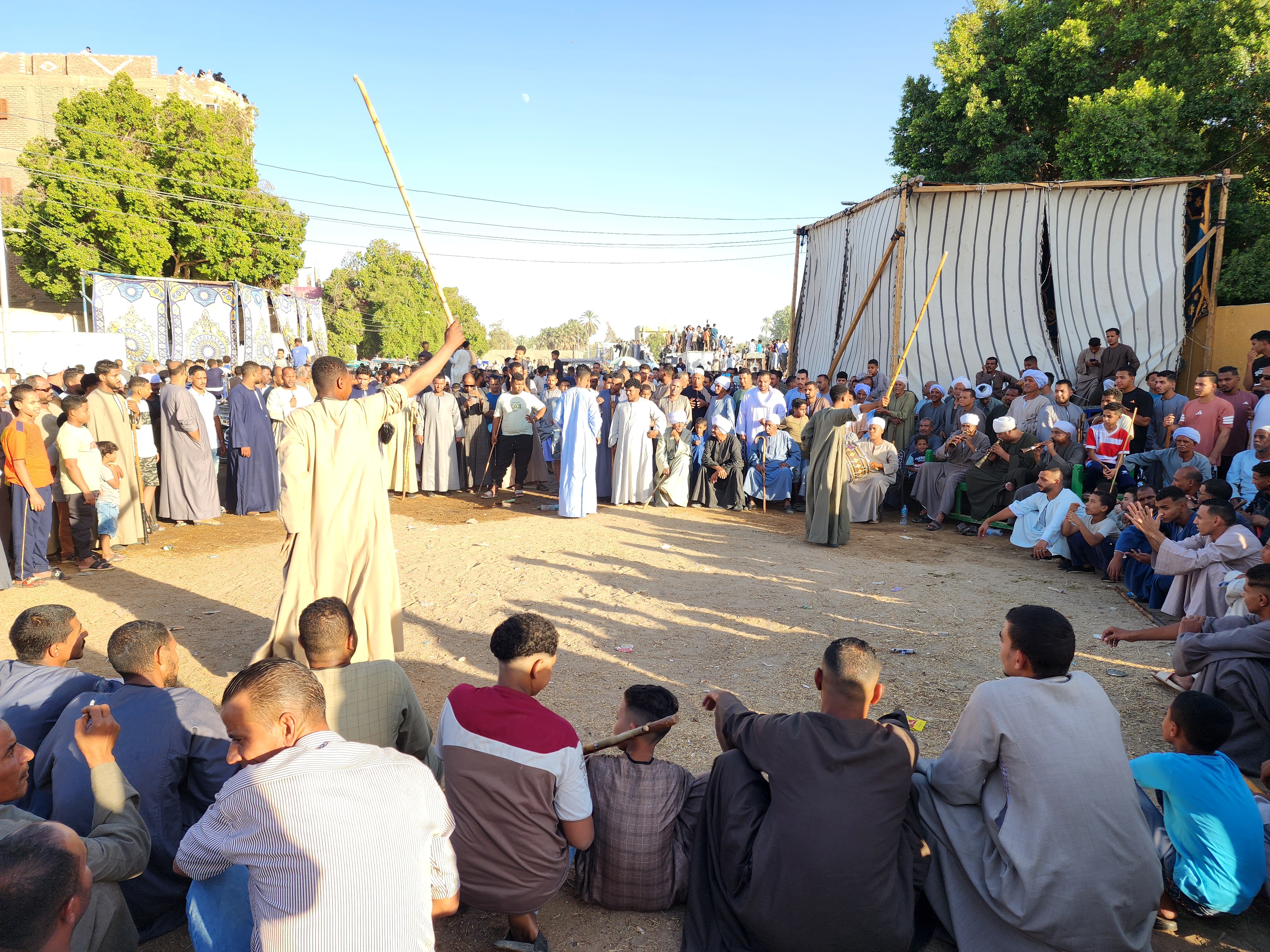 الحضور فى لعبة التحطيب والعصا