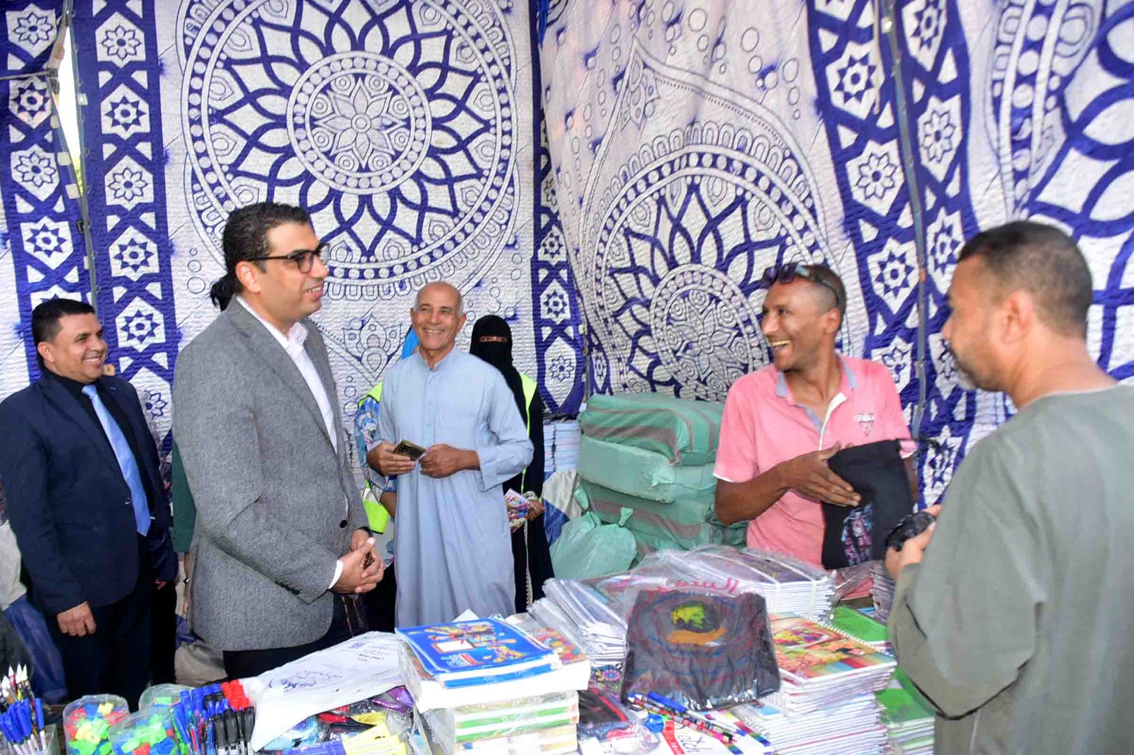 نائب محافظ الأقصر يفتتح معرض أهلاً مدارس لبيع المستلزمات المدرسية