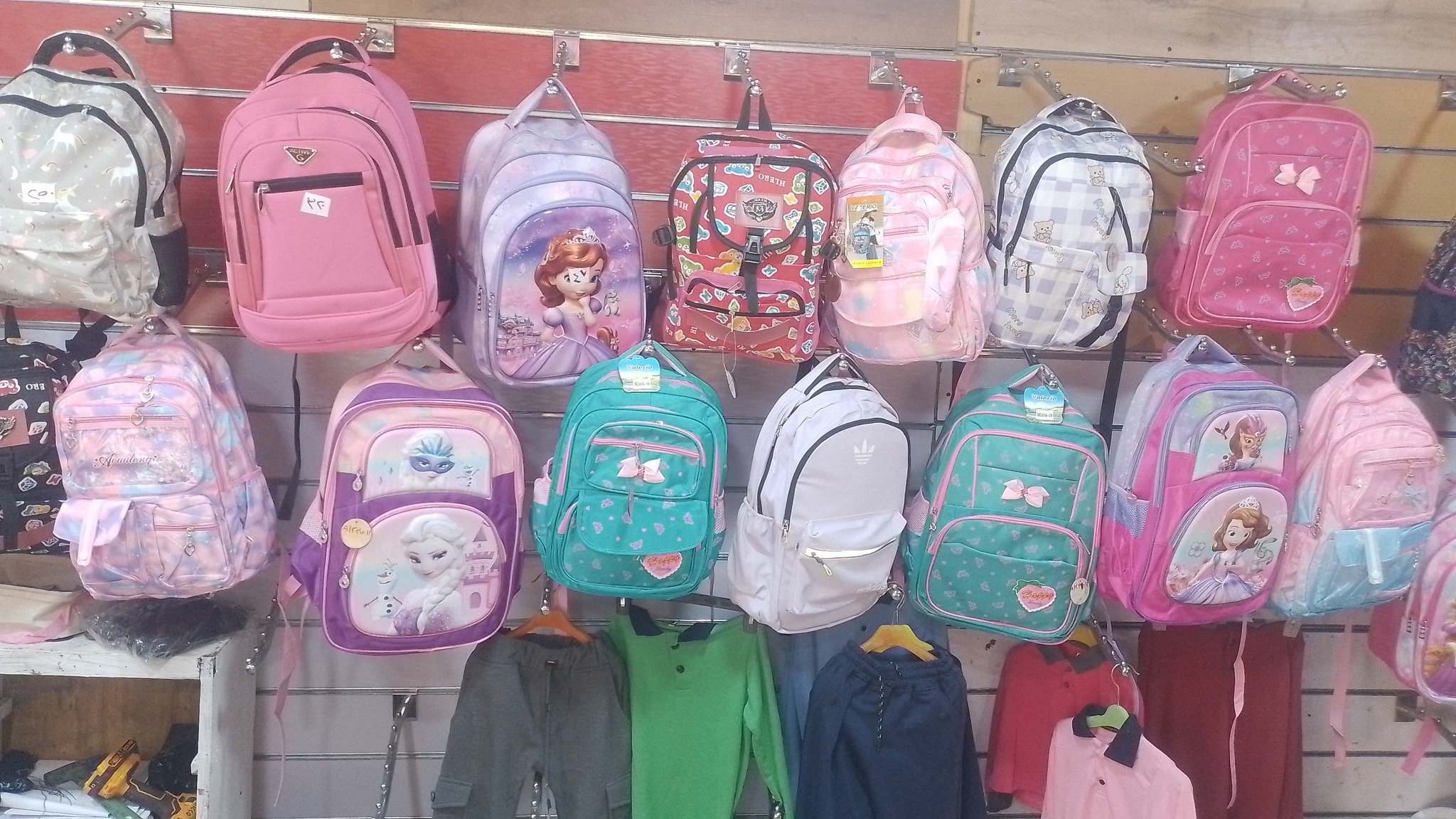 الحقائب المدرسية بأسعار مخفضة فى معارض أهلاً مدارس