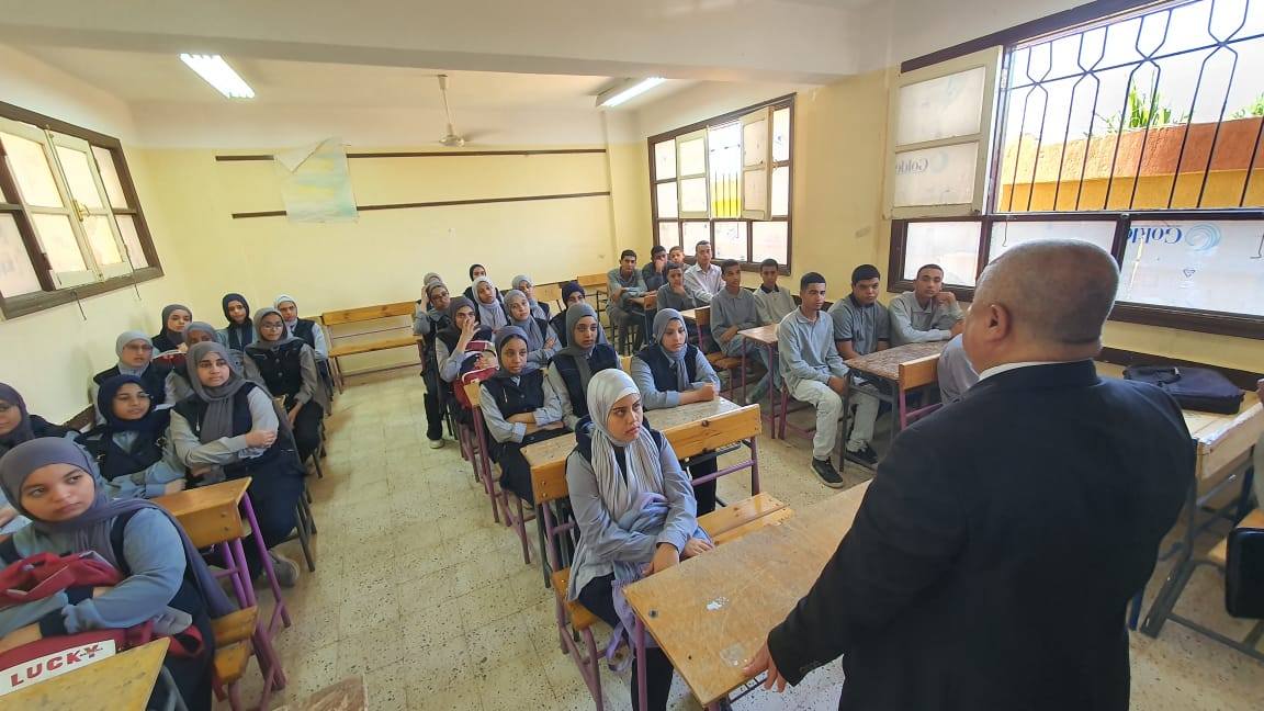 لقاء مع طلاب الثانوية العامة بالطود والقرنة حول نظام البكالوريا لقاء مع طلاب الثانوية العامة بالطود والقرنة حول نظام البكالوريا