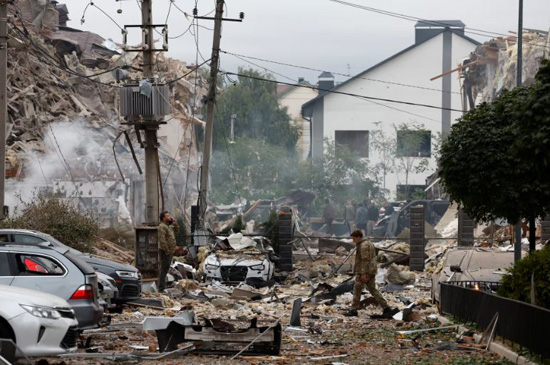 عواقب الهجمات الروسية الجماعية بالطائرات بدون طيار والصواريخ على أوكرانيا (9)