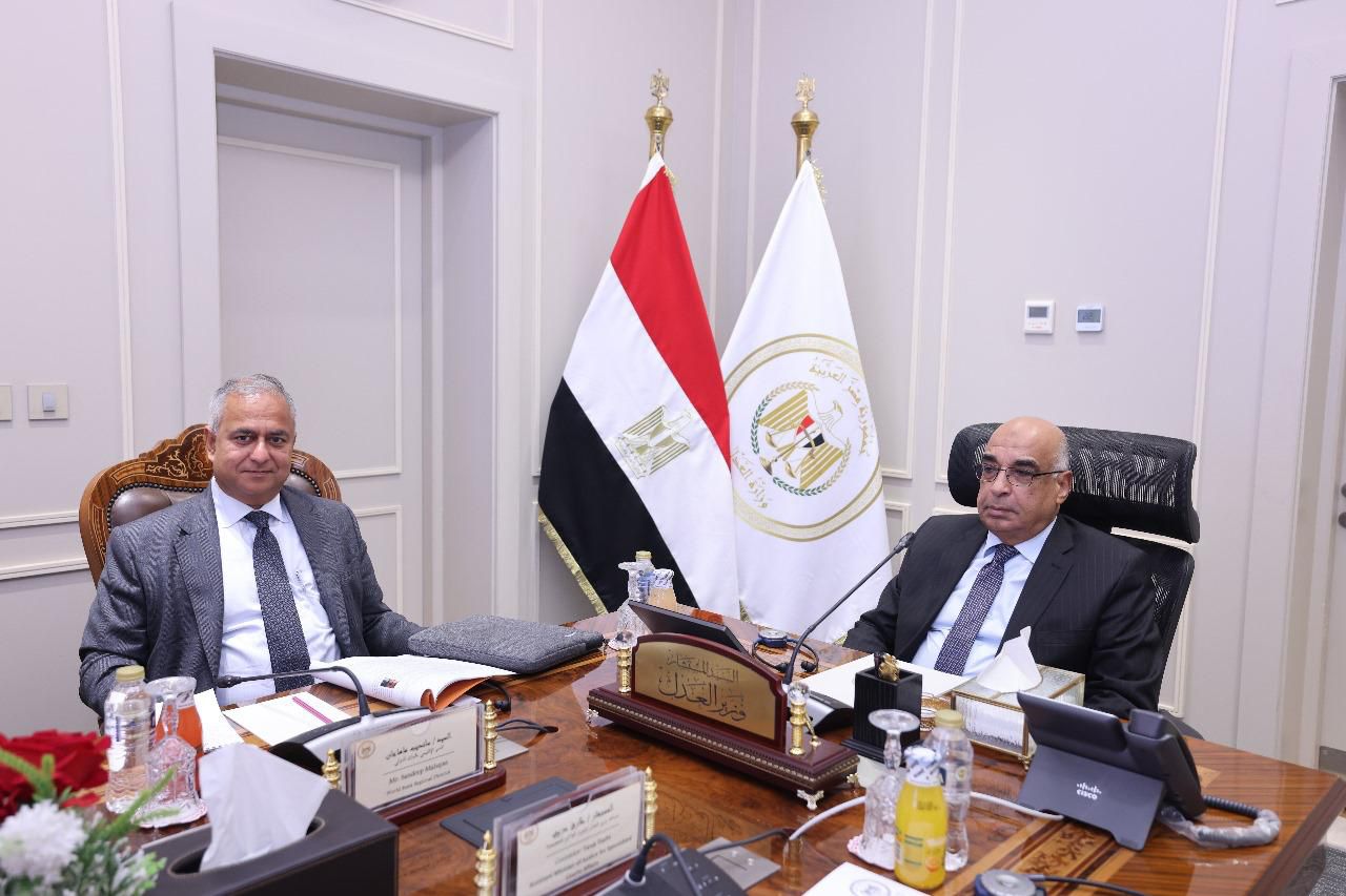 وزير العدل يستقبل المدير الإقليمي للبنك الدولي (3)
