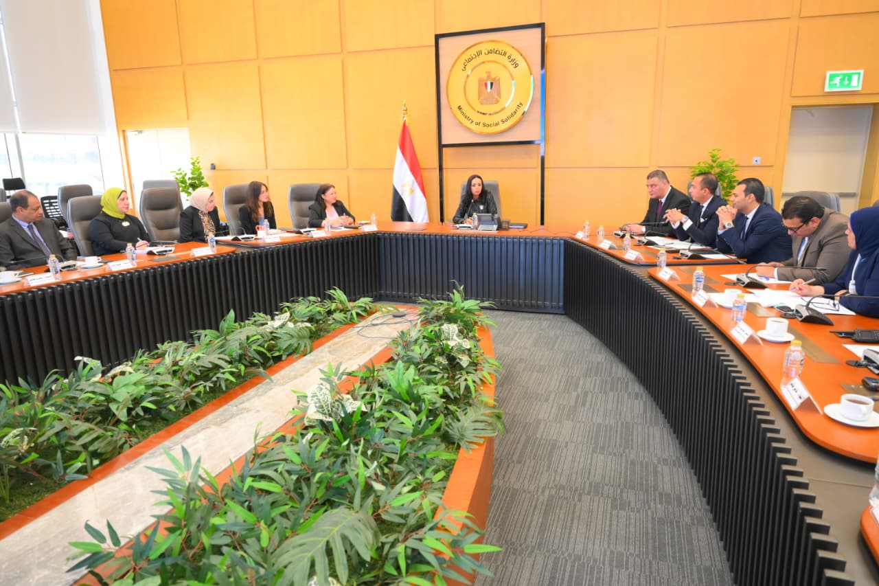 اجتماع اللجنة الدائمة للإشراف على منظومة عمل الرائدات الاجتماعيات اجتماع اللجنة الدائمة للإشراف على منظومة عمل الرائدات الاجتماعيات