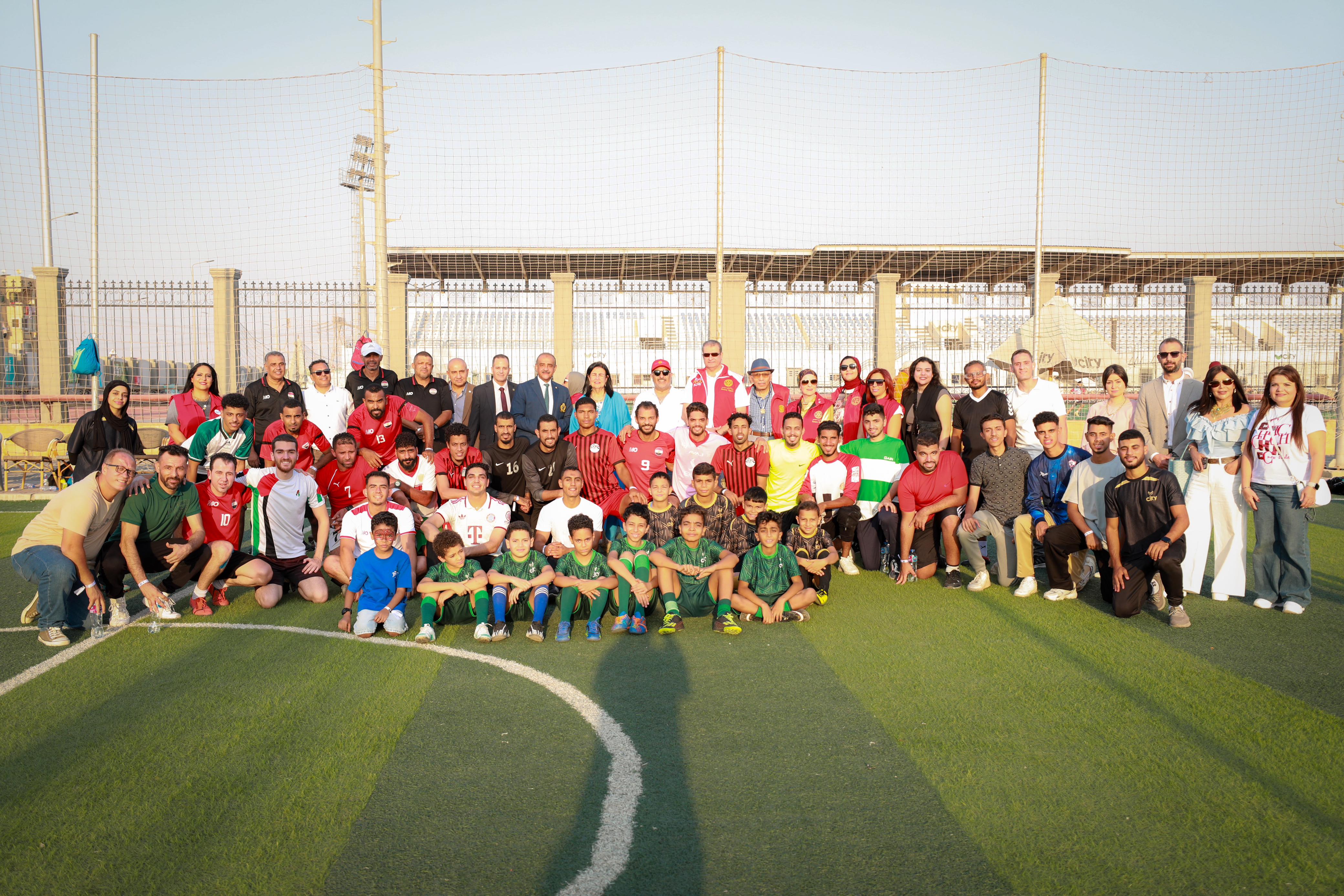 صورة تذكارية في سيتي كلوب الشروق