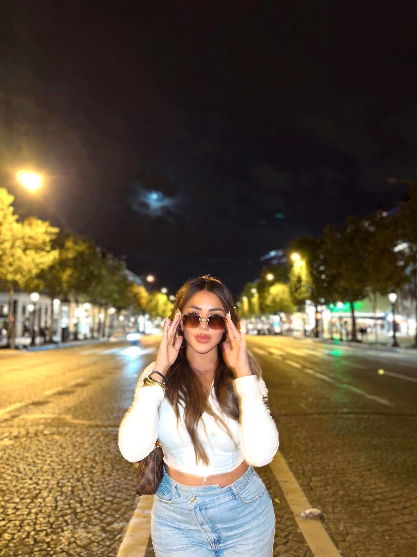 سارة سلامة باطلالة كاجوال سارة سلامة باطلالة كاجوال