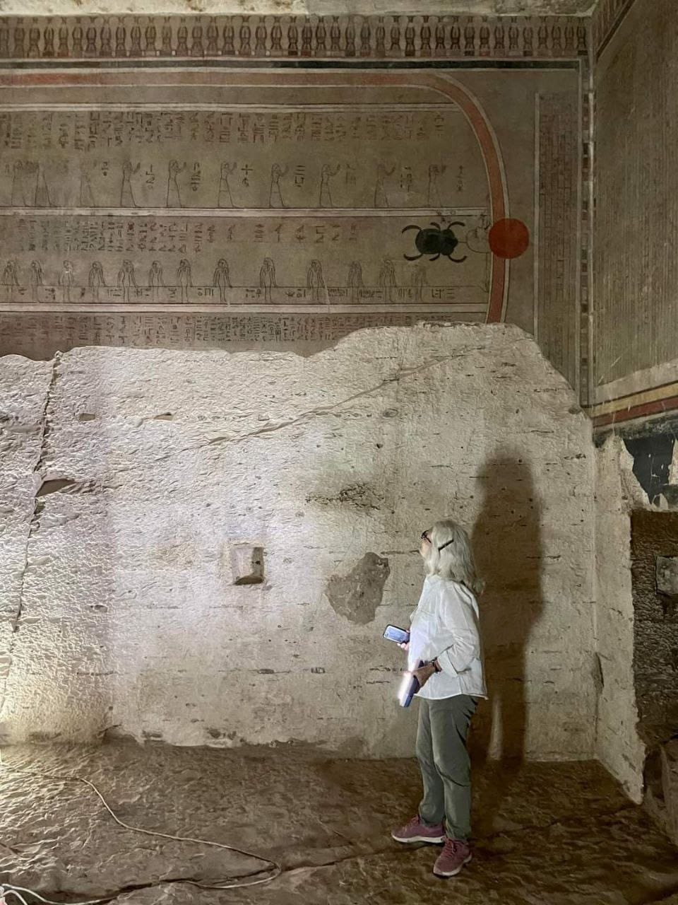 جانب من العمل فى تطوير مقبرة أمنحتب الثالث جانب من العمل فى تطوير مقبرة أمنحتب الثالث