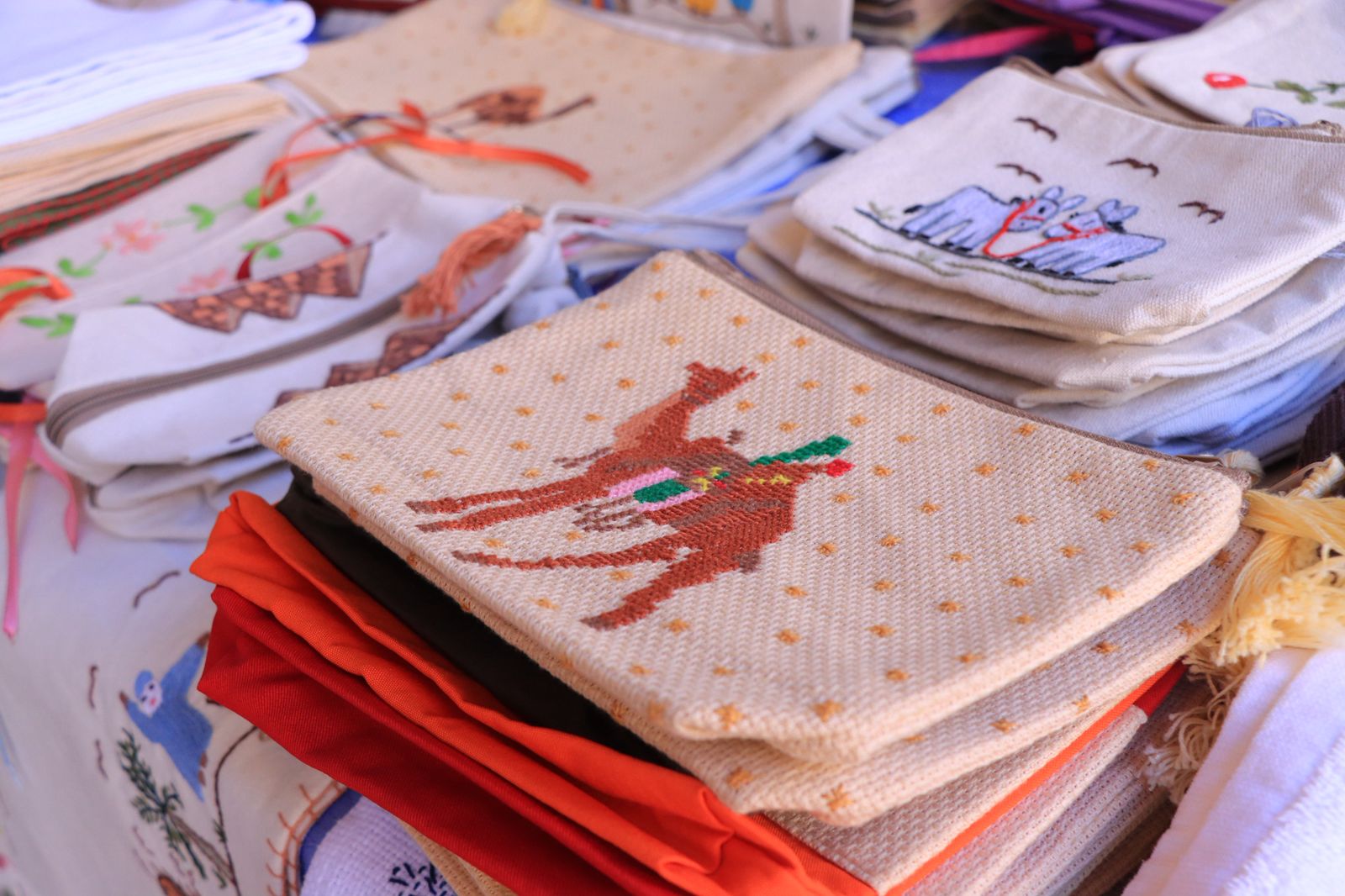 المشغولات اليدوية المشغولات اليدوية