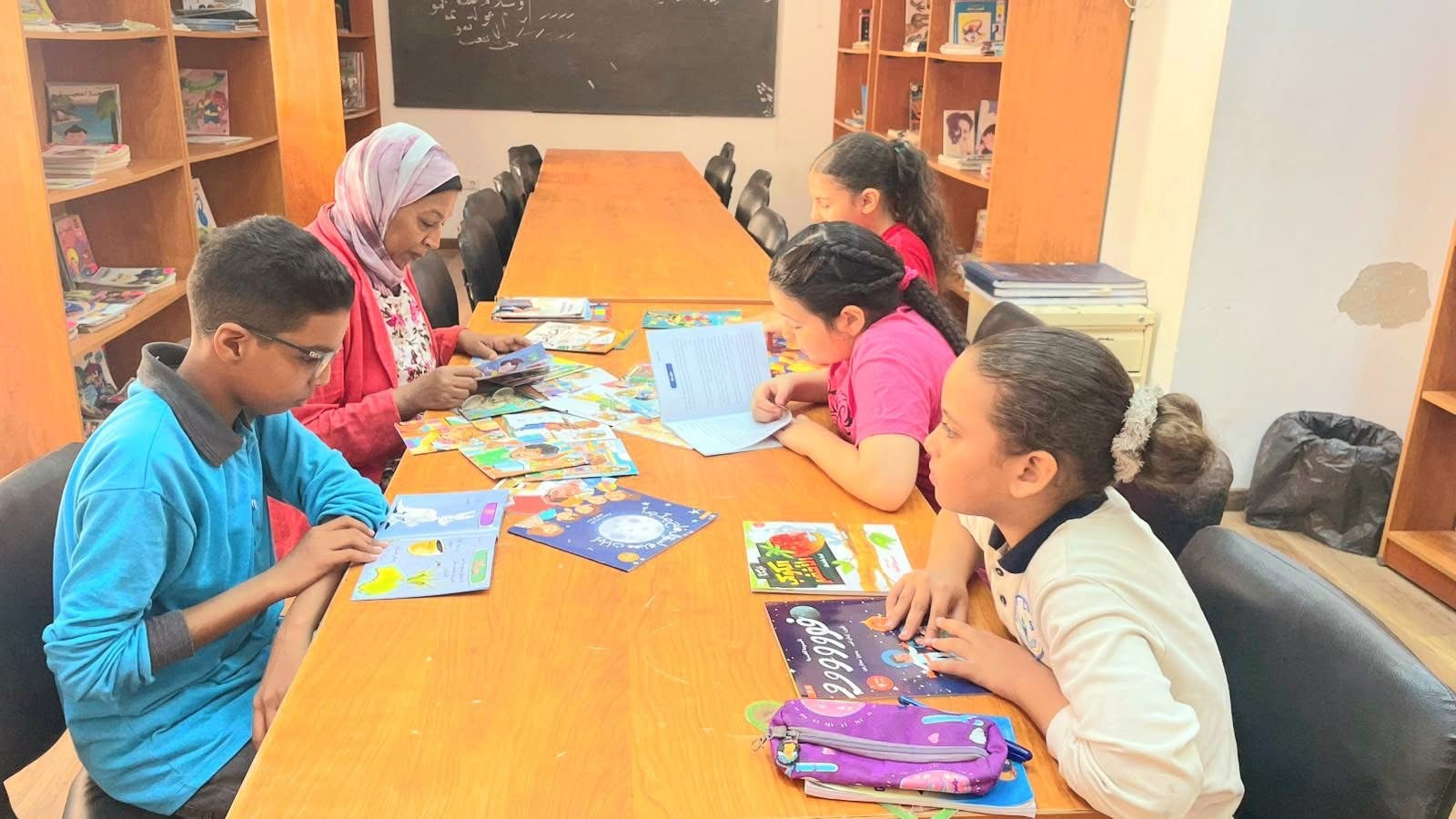 جانب من الأنشطة داخل المنزل (3)