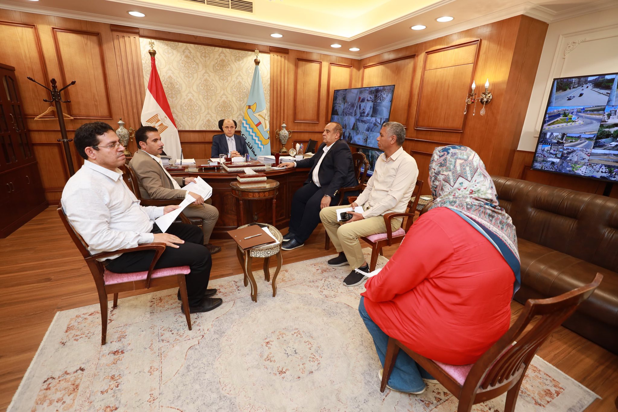 محافظ كفر الشيخ يلتقي بالمواطنين محافظ كفر الشيخ يلتقي بالمواطنين