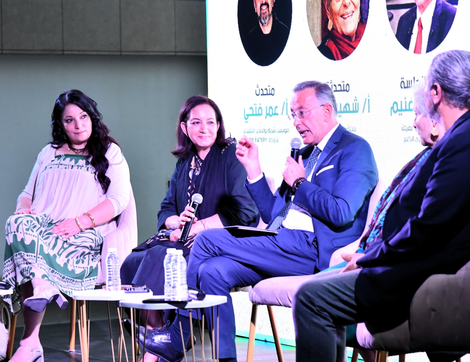 b02b5284-5af7-415e-8431-ac606f2e8d16