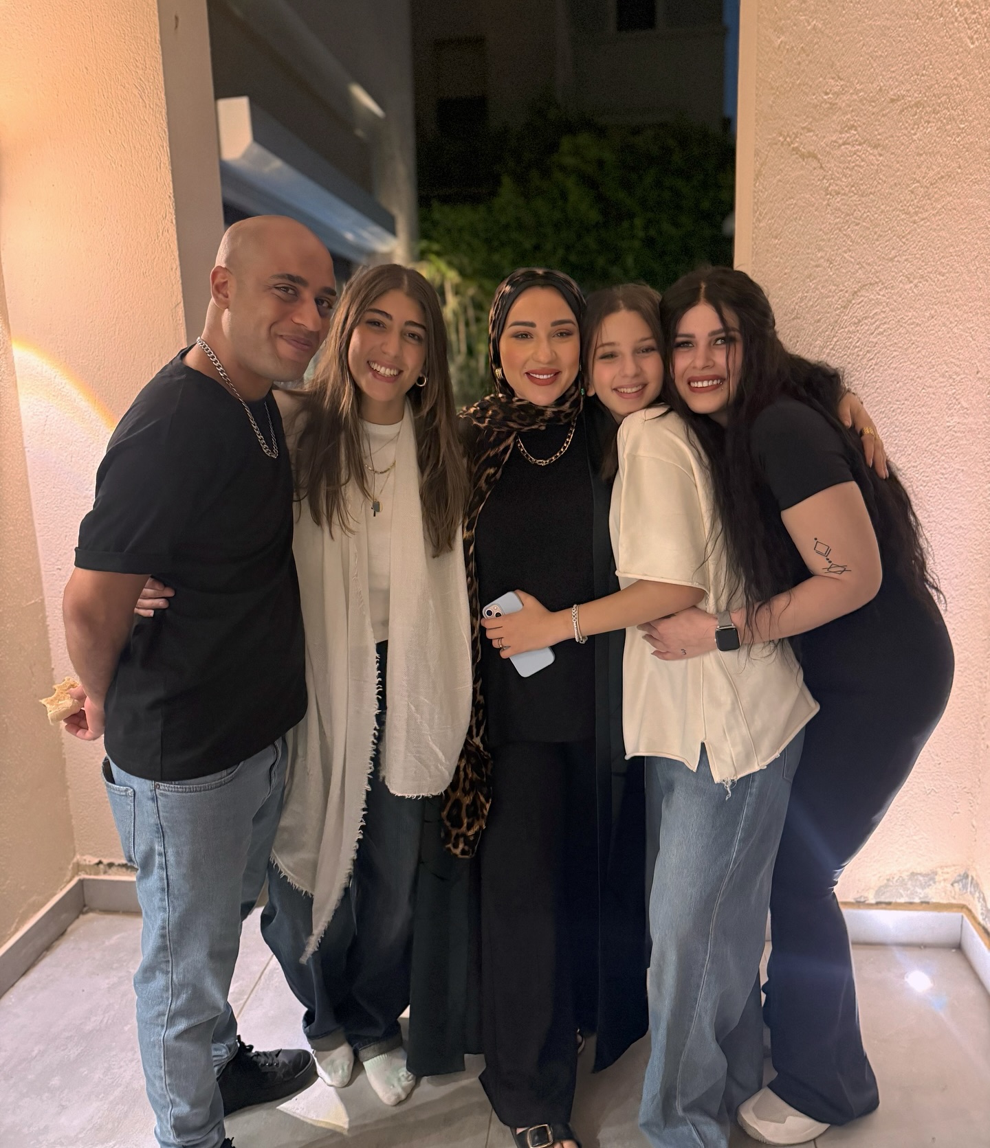 اسما شريف منير فى صورة عائلية