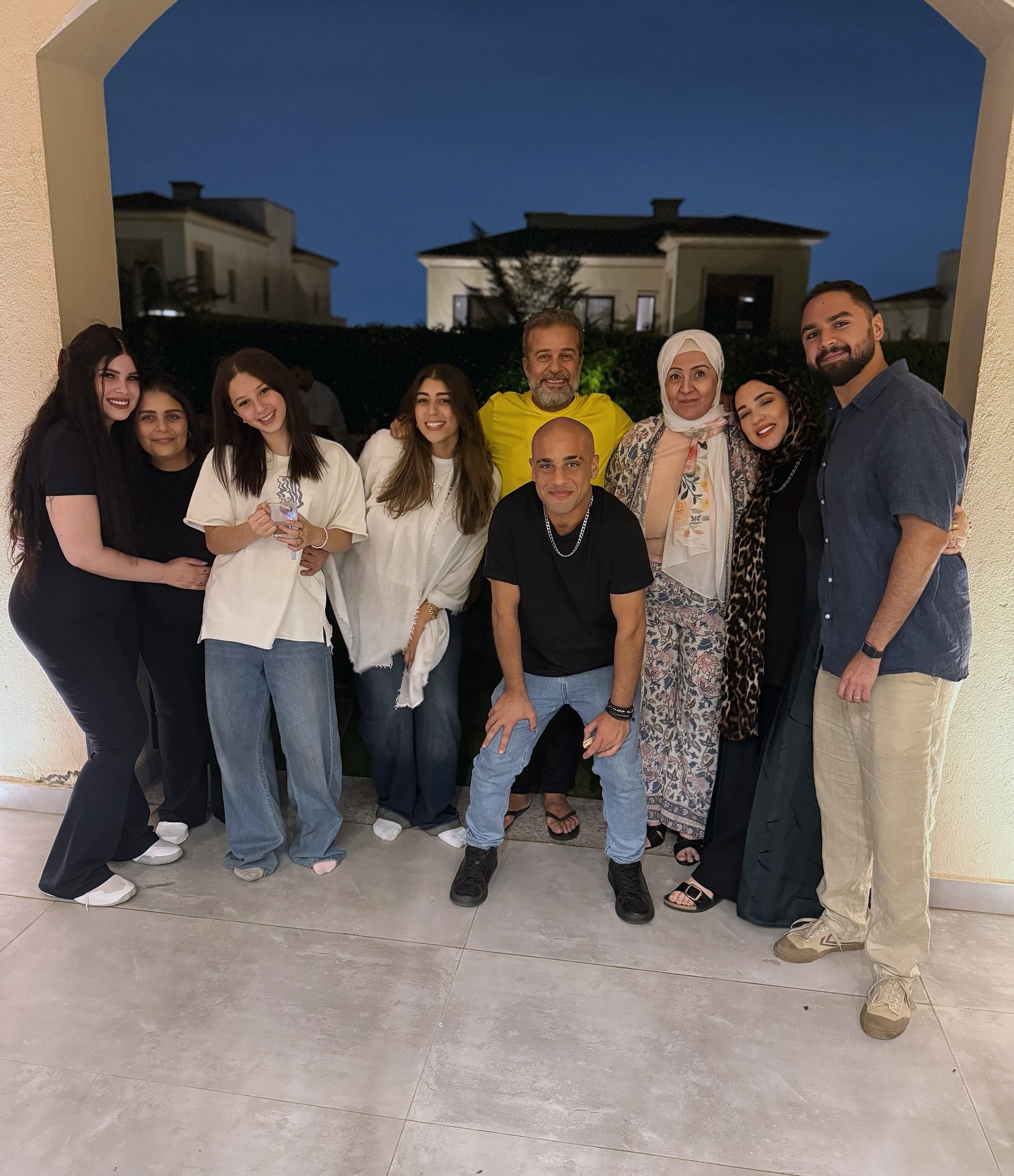 شريف منير مع اسرته