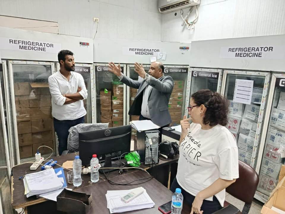 الجولات على مخزن الأدوية والمستلزمات الطبية بالأقصر