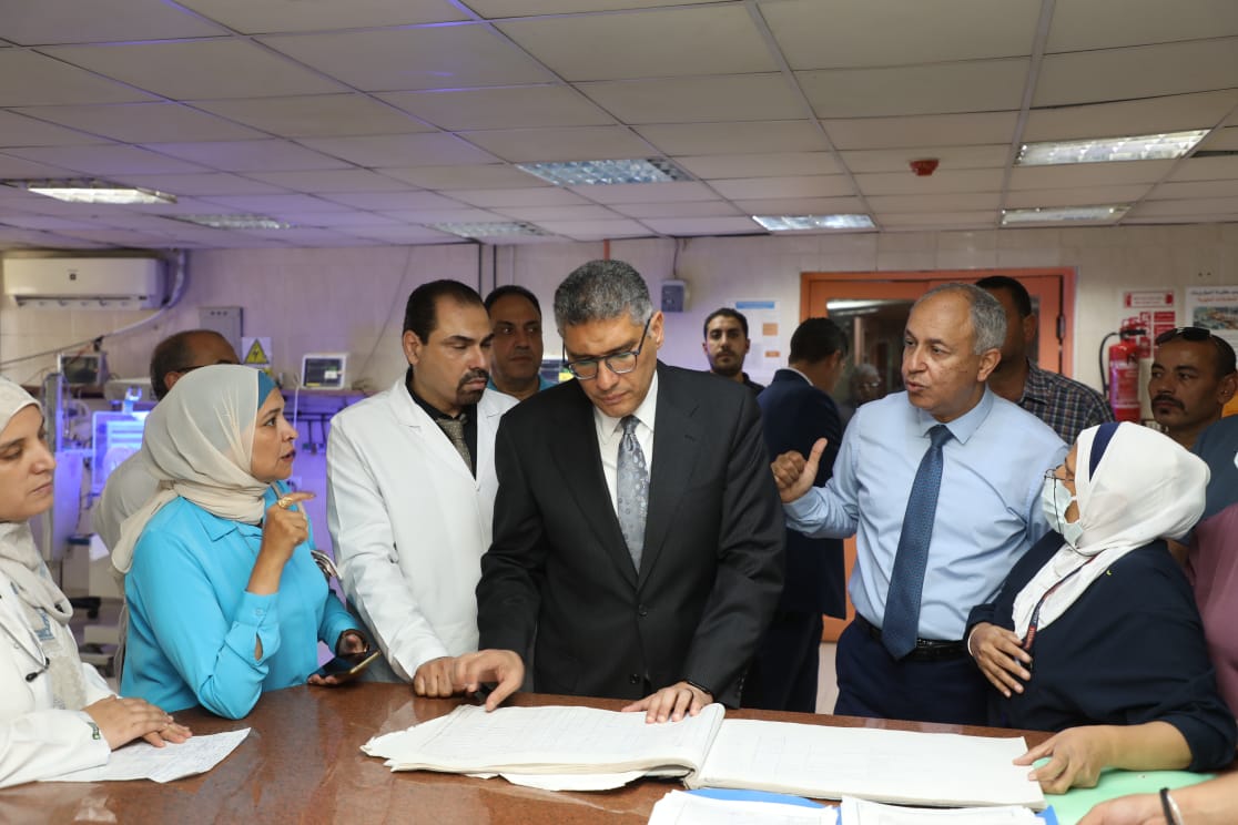 محافظ الجيزة يفتتح توسعات قسم الرعاية المركزة بمستشفى إمبابة العام (1)
