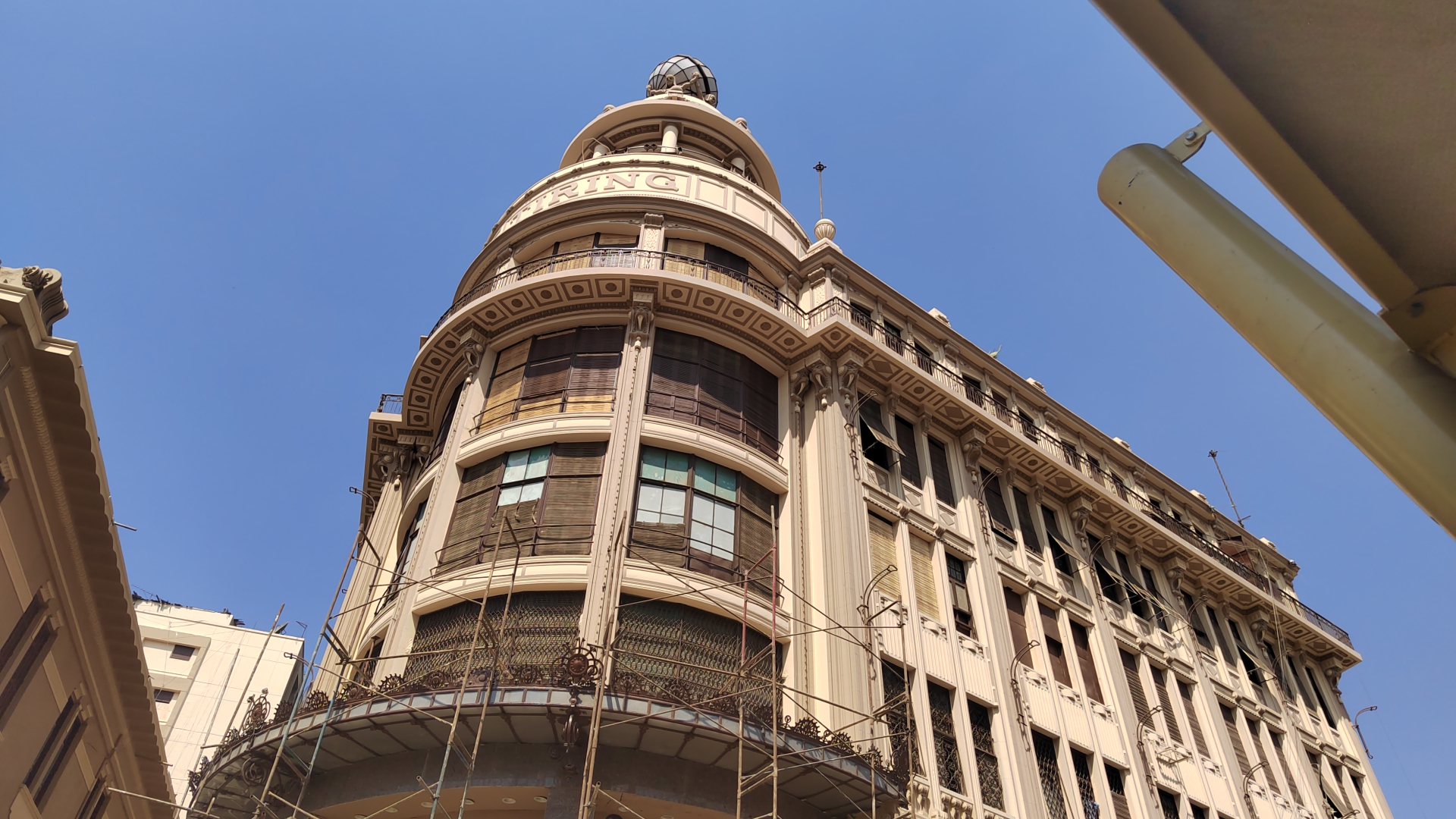 حل أزمة الباعة الجائلين وإعادة تنظيمهم لمنع الازدحام