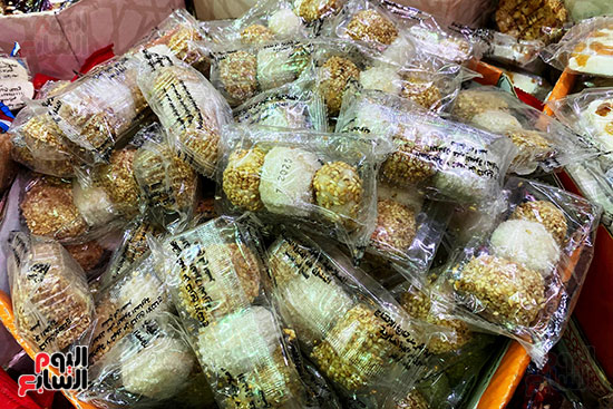 سوق البهجة فى شوارع المحروسة.. حلوى المولد تزين شوارع القاهرة والجيزة (8)