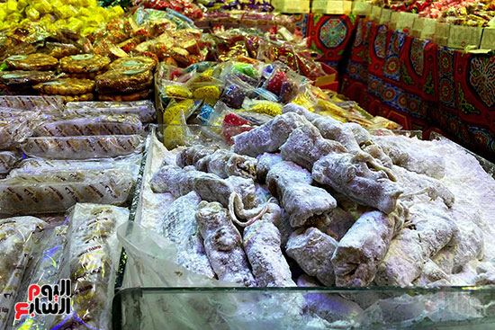 سوق البهجة فى شوارع المحروسة.. حلوى المولد تزين شوارع القاهرة والجيزة (40)