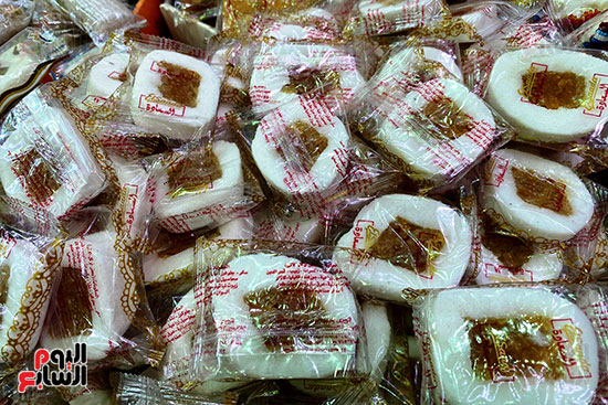سوق البهجة فى شوارع المحروسة.. حلوى المولد تزين شوارع القاهرة والجيزة (12)
