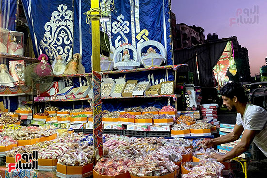 ملبن حبل وحمصية وفولية.. محلات بيع حلوى المولد تزين شوارع القاهرة  (11)